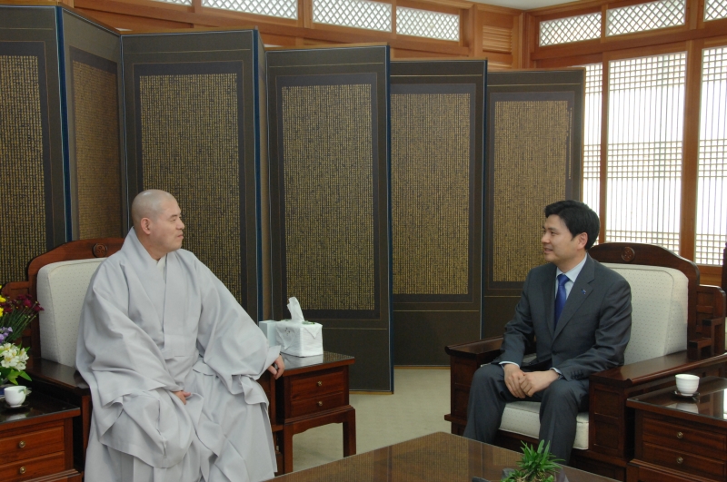2010.05.12_지상욱 서울시장 후보 예방 (1)